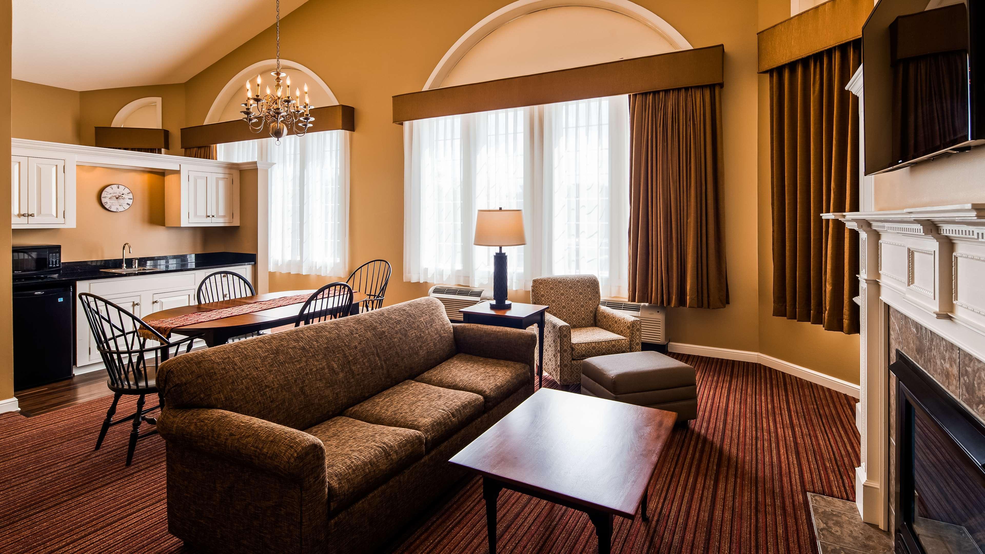 Best Western Plus Dutch Haus Inn And Suites Columbiana Eksteriør bilde