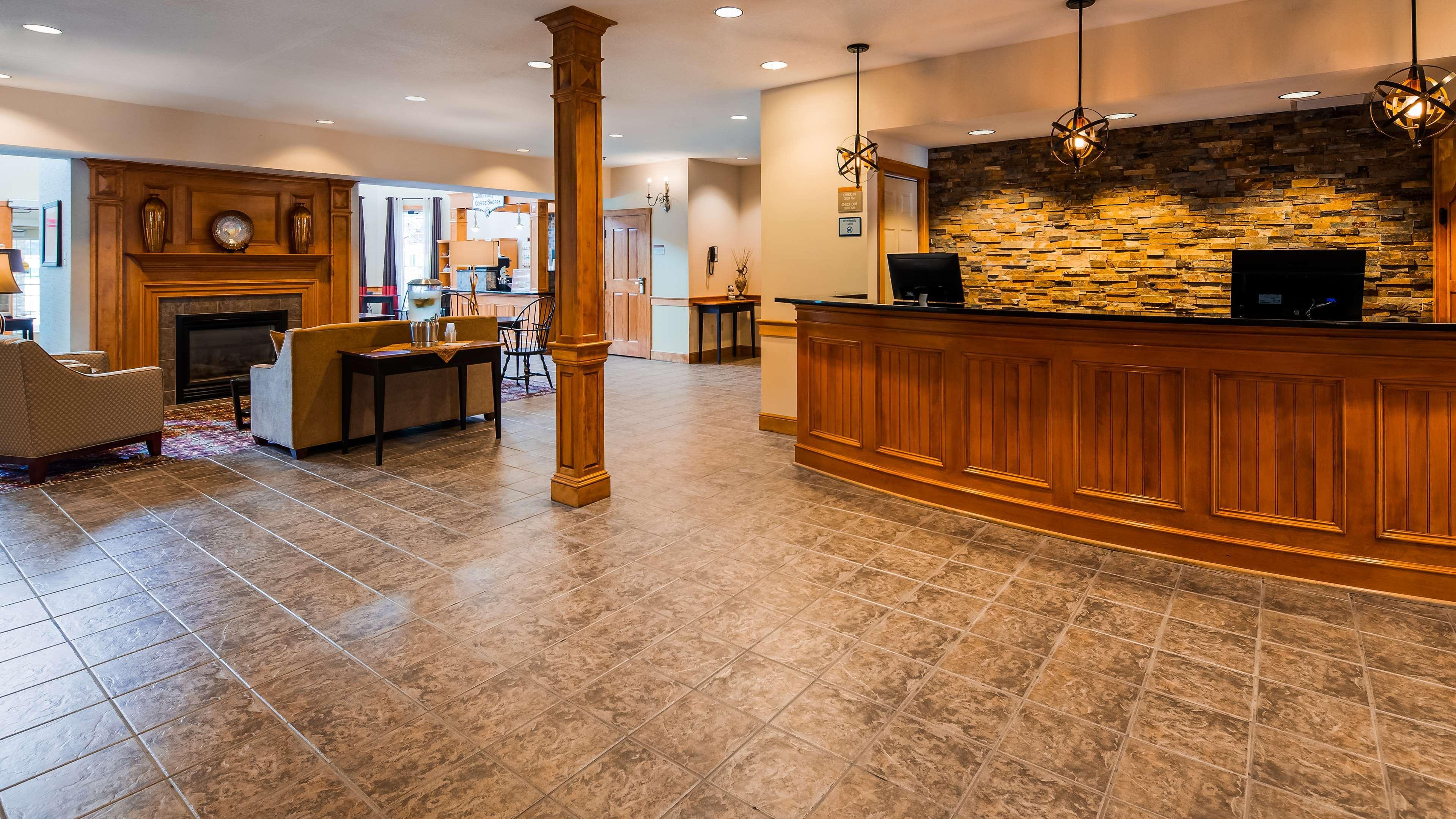 Best Western Plus Dutch Haus Inn And Suites Columbiana Eksteriør bilde