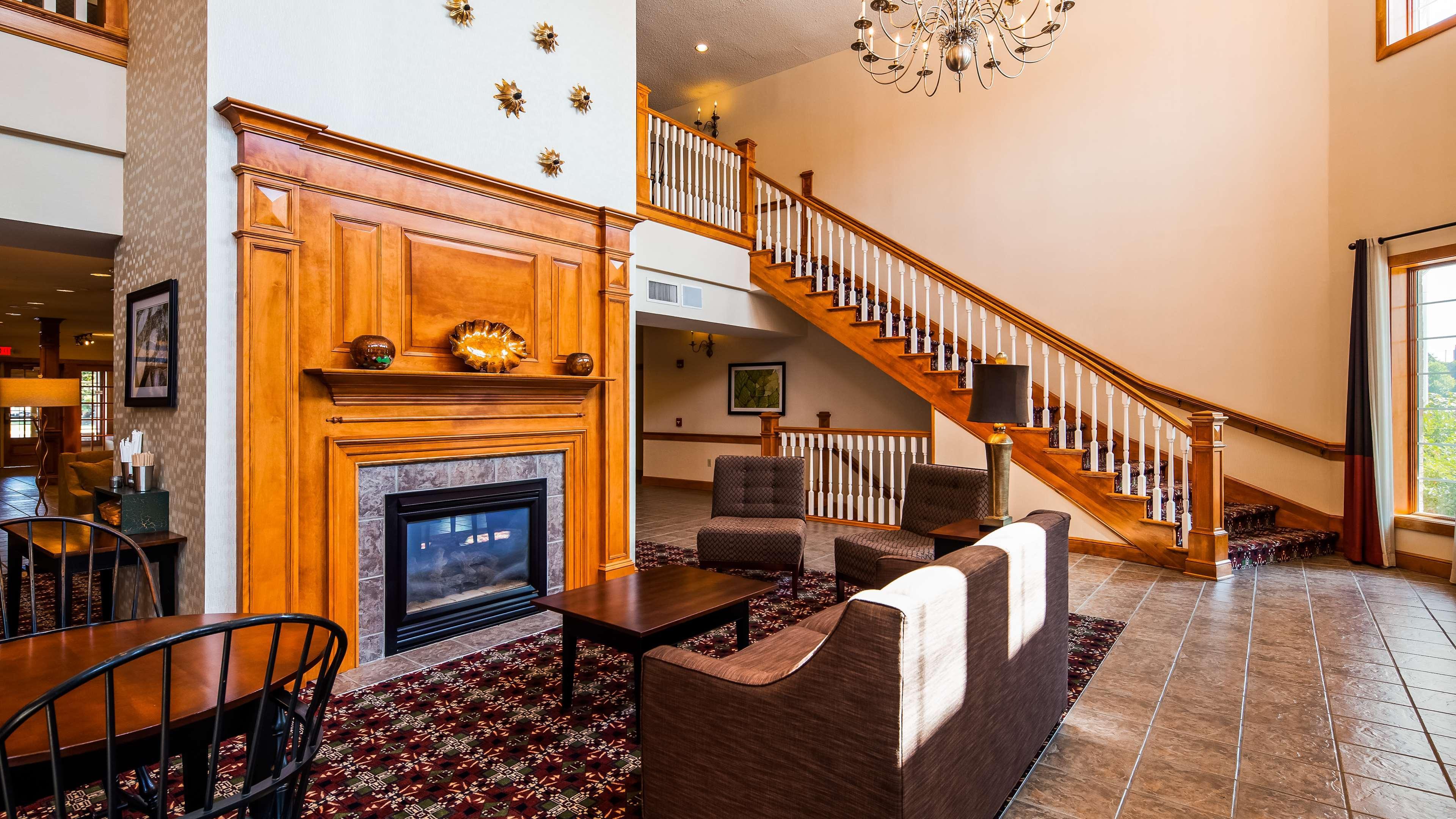Best Western Plus Dutch Haus Inn And Suites Columbiana Eksteriør bilde