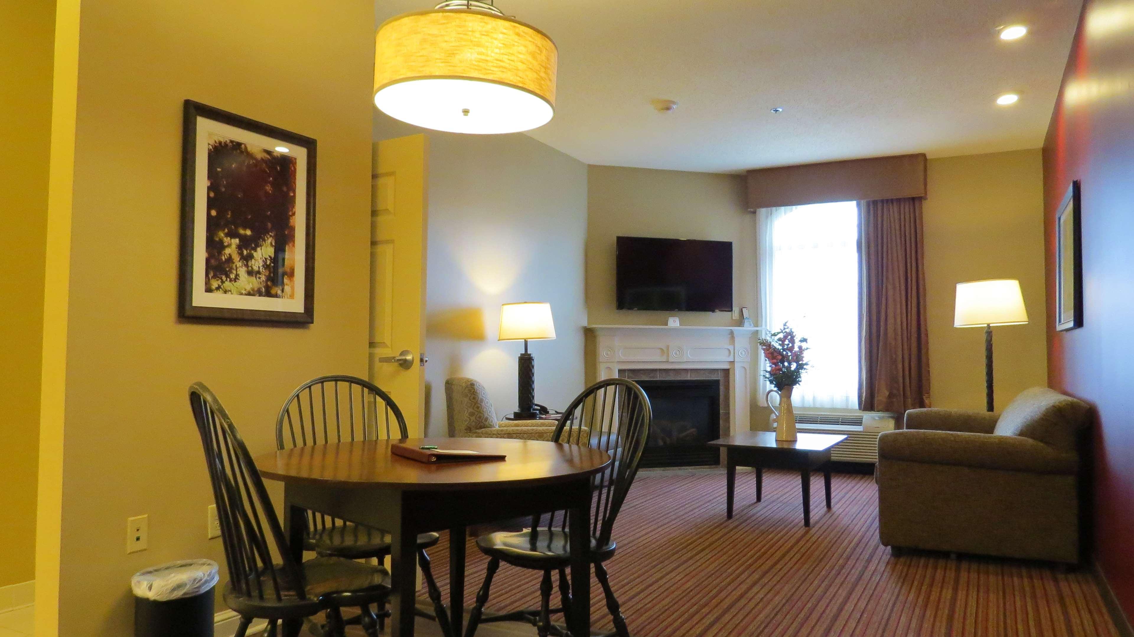 Best Western Plus Dutch Haus Inn And Suites Columbiana Eksteriør bilde